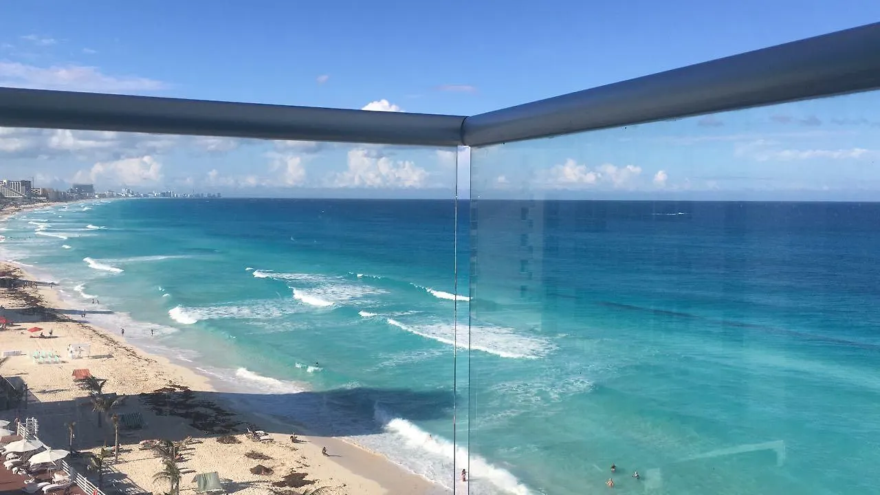 Estudios Yalmakan Cancún Mexiko