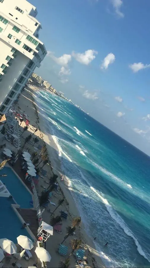 Estudios Yalmakan Cancún Apartment